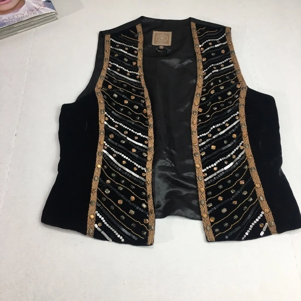 Double D Ranch Vest - Picture 1 of 10